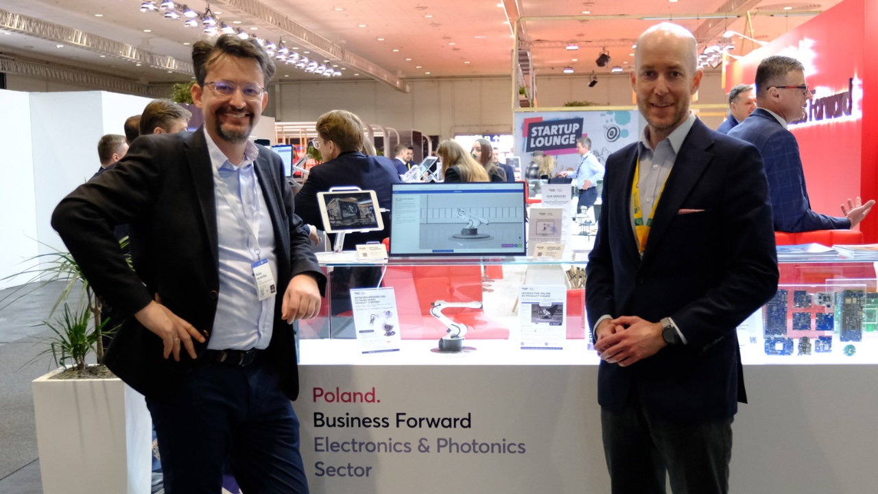 Adriaan y Bartosz en el stand polaco