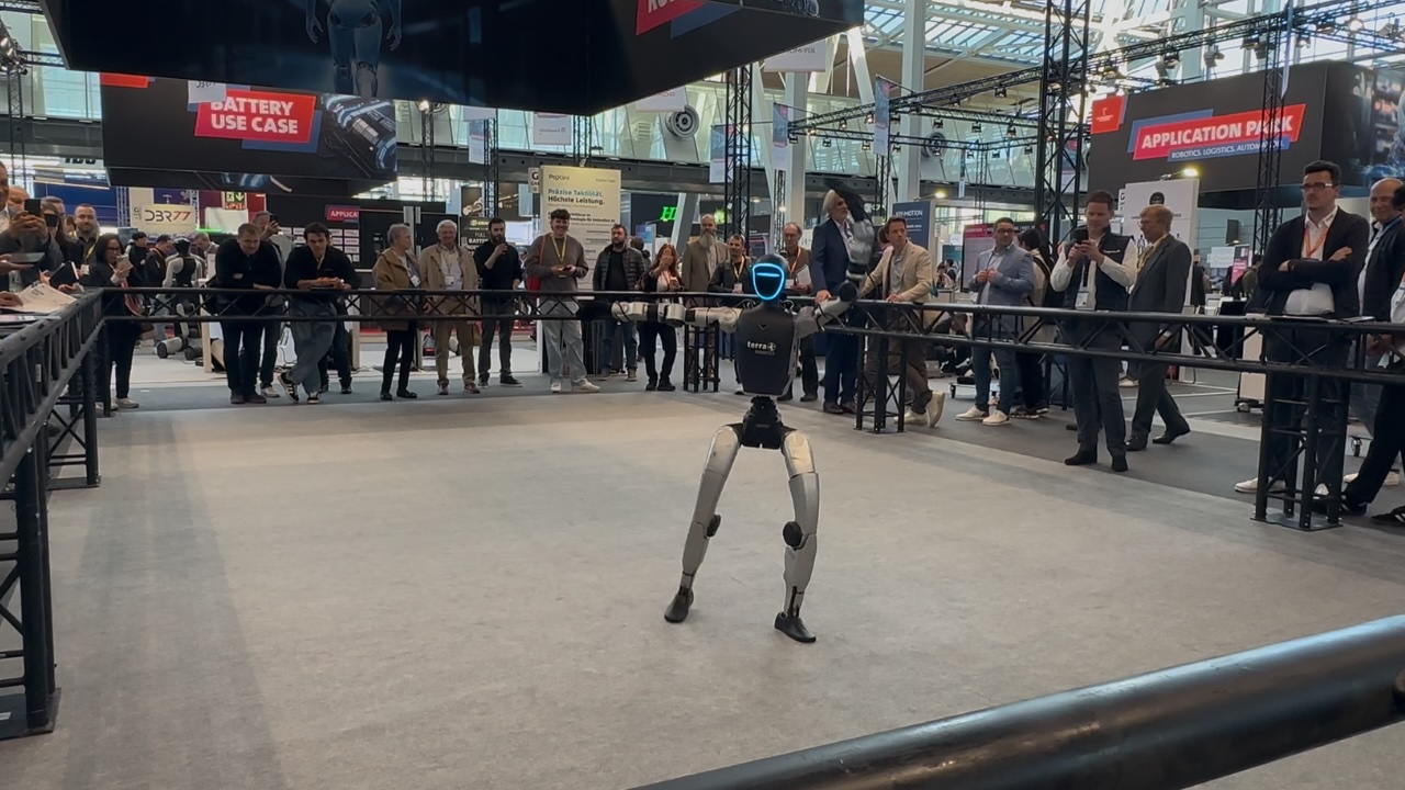 Humanoides danzantes de TerraRobotics